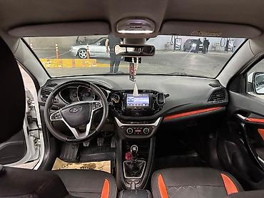 corolla cros: Lada Vesta SW Cross – ağ rəngli, şəhər və ailə istifadəsi üçün praktik — 2