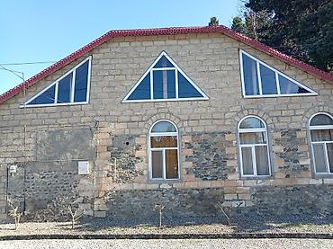 bakida ucuz kiraye heyet evleri: Daşdan tikili geniş həyətli yaşayış evi - Memarlıq: Təbii daş fasad — 1
