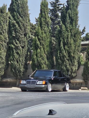 Mercedes-Benz: Mercedes-Benz E 220: 2.2 l | 1995 il Sedan