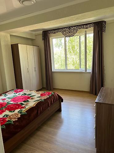 Посуточная аренда квартир: 3 комнаты, Душевая кабина, Постельное белье, Парковка — 4