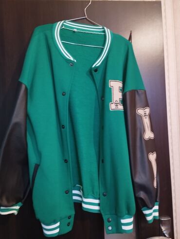 qaqa stili: Yaşıl rəngli varsity/bomber stili jaket - Ön hissə: parça material