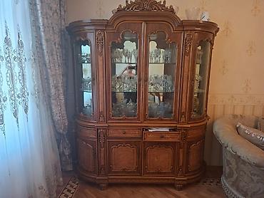 Klassik üslubda taxta vitrinsayaqlı bufet - Material: keyfiyyətli