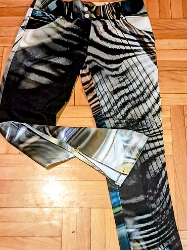 razne torbe: - Crne široke pantalone sa visokim pojasom ukrašenim velikim metalnim — 4