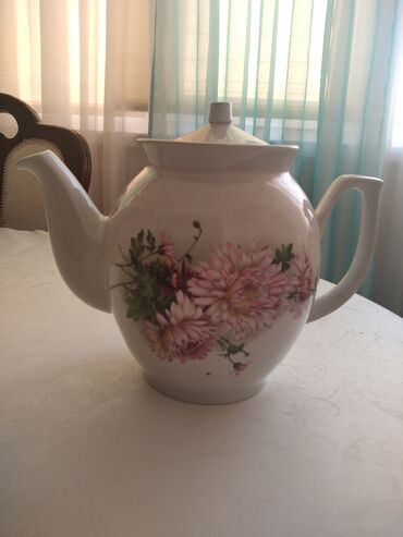 эмалированный чайник: Продаю большой керамический чайник объём 2 л. советский период. очень