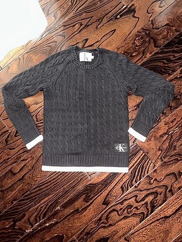 Calvin Klein kişi sviteri - Rəng: tünd boz/qara tonlarda - Model lalafo.az -da Calvin Klein kişi sviteri - Rəng: tünd boz/qara tonlarda - Model