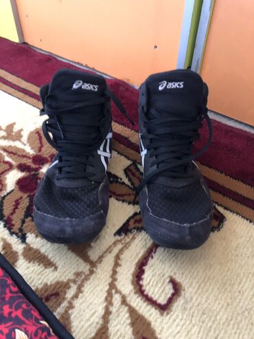 ботинки женские размер 38: Продаю хорошие борцовки ASICS snapdaun оригинал размер 37.5 одевал 8