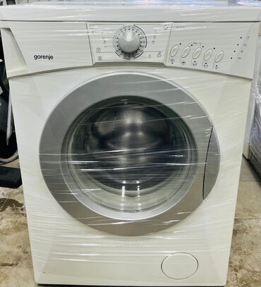 Tikiş maşınları: Gorenje markalı ağ rəngli paltaryuyan maşın. Bu model ağ korpusa və