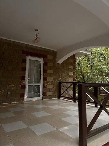 Долгосрочная аренда домов: 164 м², 3 комнаты, Забор, огорожен — 9