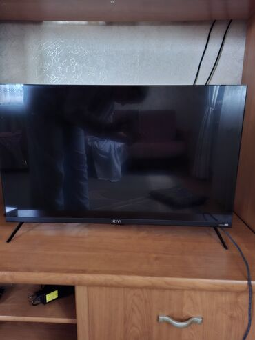 Телевизоры: Телевизор Kivi в отличном состоянии, 32 дюйма. Андройд ТВ