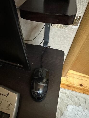 Masaüstü kompüterlər və iş stansiyaları: Kompüter dəsti və kompüter masası Tərkib: - HP ProDisplay P221 LCD — 9