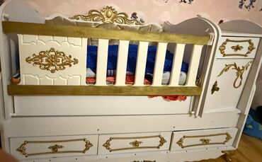 Beşiklər: Oğlan və qız üçün, İşlənmiş, Dördbucaq, Beşik, Dəst ilə, Matras ilə, Yellənmə mexanizmsiz