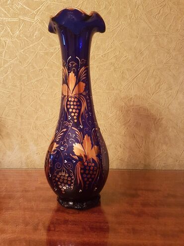 Vazalar: ○ G Ü L D A N ○ Rusiya istehsalı. Hündürlüyü - 34 sm. Qiyməti - — 2