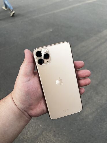 Apple iPhone: IPhone 11 Pro Max, Б/у, 64 ГБ, Золотой, Защитное стекло, Чехол, 80 %