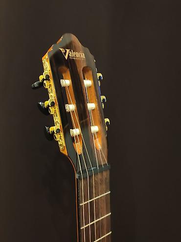 Gitaralar: Klassik gitara Model:Valencia VC 564 Üst:Sitka Spruce Qol: Amara — 3