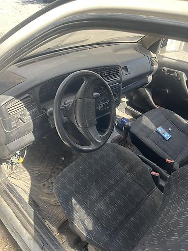 Транспорт: Volkswagen Golf: 1993 г., 1.6 л, Механика, Бензин, Хэтчбэк — 4