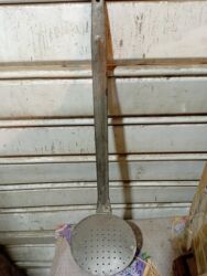 Çörək qabları: Mətbəx üçün metal deşikli kepçe (skimmer) - Material: bərk metal -