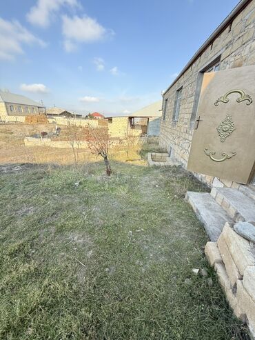 Həyət evləri və villaların satışı: Satılır: həyət evi - Qonaq Otağı,Mətbəx,Sanitar qovşaq,3 otaqdan — 3