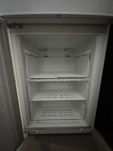 выкуп холодильников: Двухкамерный холодильник с нижней морозильной камерой. Особенности и
