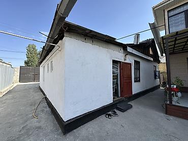 Үйлөрдү сатуу: 6 бөлмө, 200 м², 5 соток, Бишкек, Риелтор — 10