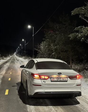 кия серато: Белый седан Kia K5. Стильный дизайн кузова и современная оптика