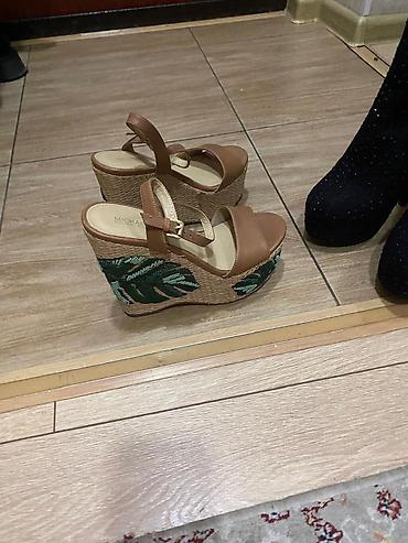 rf 3: Босоножки, 38, Michael Kors, Б/у, цвет - Коричневый — 1