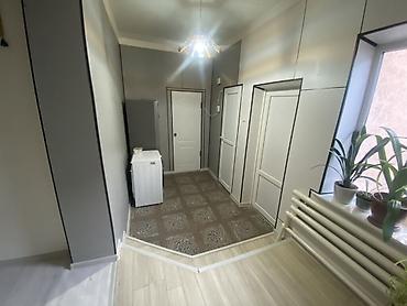 Продажа коттеджей и домов: Продаётся дом и с участком 6 соток, заезд на три машины, есть крытый — 13