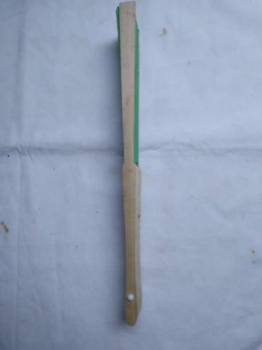 Ostali aksesoari: Lepeza drvena 21-22 cm. polovna.Cena za kom — 9