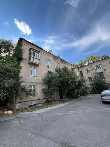 2 комнатные квартиры в бишкеке продажа: 2 комнаты, 52 м², Сталинка, 3 этаж, Старый ремонт