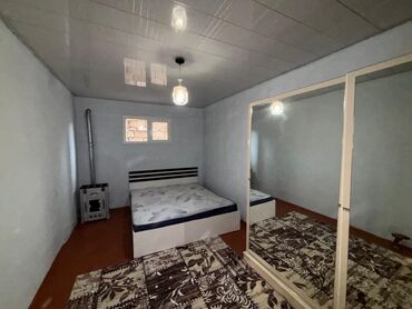 2 х комнатные квартиры: Ramani Qesebe de yola yaxin mektebe yaxin 2 otaqli adelni heyet evi