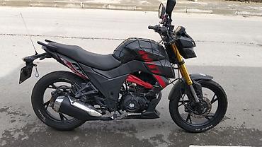 matsqlet: Sport-naked üslubunda şəhər motosikleti - Rəng: qara/qrafit gövdə — 2