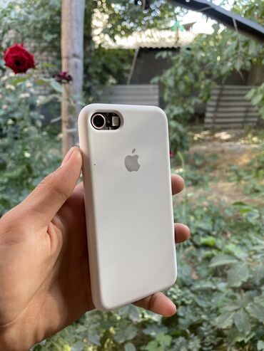 продам акк фф: IPhone 8, Б/у, 64 ГБ, Чехол