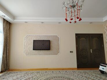 Həyət evləri və villaların satışı: Uşaq otağı və həyəti olan fərdi ev - İki mərtəbəli ağ rəngli fərdi — 25