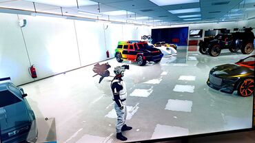 Digər avtomobillər: Qarajda müxtəlif növ nəqliyyat vasitələri var. Yüksək keçmə — 13