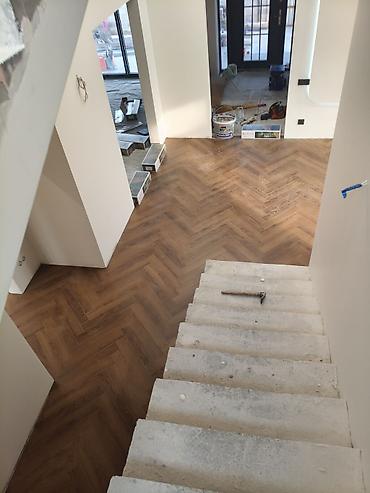 Напольные работы: Укладка пола, Монтаж напольных плинтусов, Стяжка пола | Ковролин, Ламинат, Паркет Больше 6 лет опыта — 9