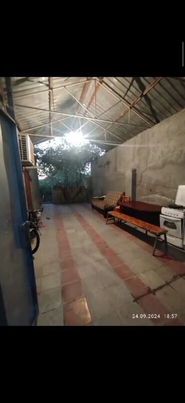 Həyət evləri və villaların satışı: 3 sot torpaqda 5 otaqlı həyət evi satılır Əfqan baglarinda. Reyal — 3