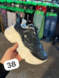 Women's Sneakers and athletic shoes: Bu modellərin hər birindən 1 razmer qalıb, Ona görə münasib qiymətə — 10