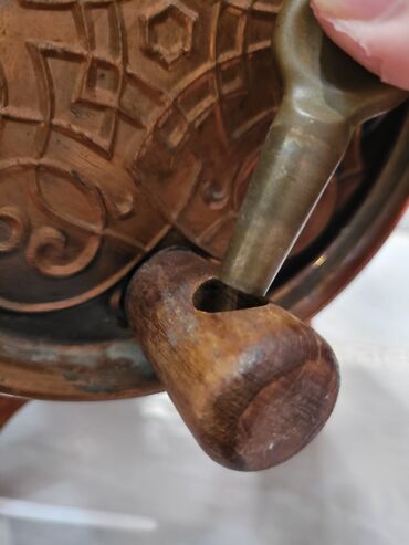 Digər əntiq əşyalar: Antik konyak boçkası satılır. Sovet dövrünün boçkasıdır. Üstü misdir — 10