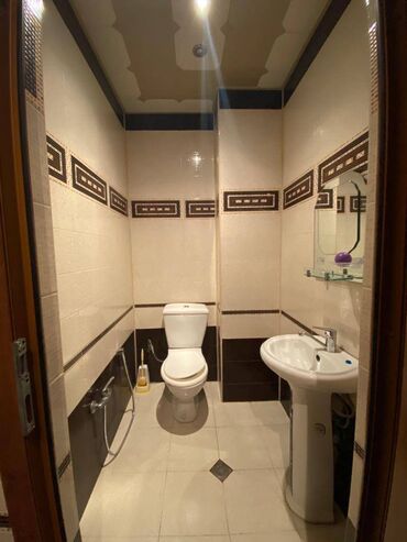 Uzunmüddətli kirayə mənzillər: Mənzil kirayə verilir. İnqilab, 3 otaq 138 kv 17.3 mərtəbə — 11