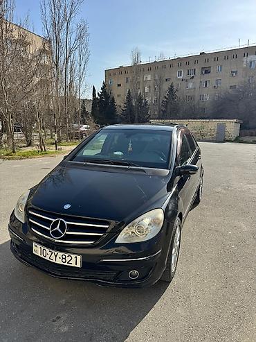mersedes b klass: Mercedes-Benz B-Class, qara rəng, 5 qapılı kompakt minivan/hetçbek — 4