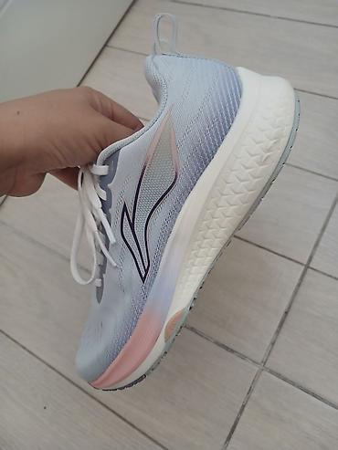 женские спортивки: Лёгкие беговые кроссовки Li-Ning (женская модель).Размер 35,5 — 3