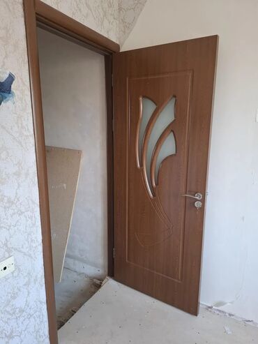 Döşəmə: İşlənmiş Otaq qapısı Plintus ilə, Zəmanətsiz, Ünvandan götürmə
