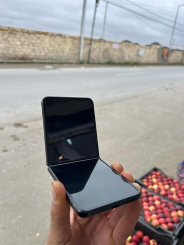 z flip 4: Samsung Galaxy Z Flip 3 5G, 256 GB, rəng - Qara, Barmaq izi, Simsiz şarj, Face ID