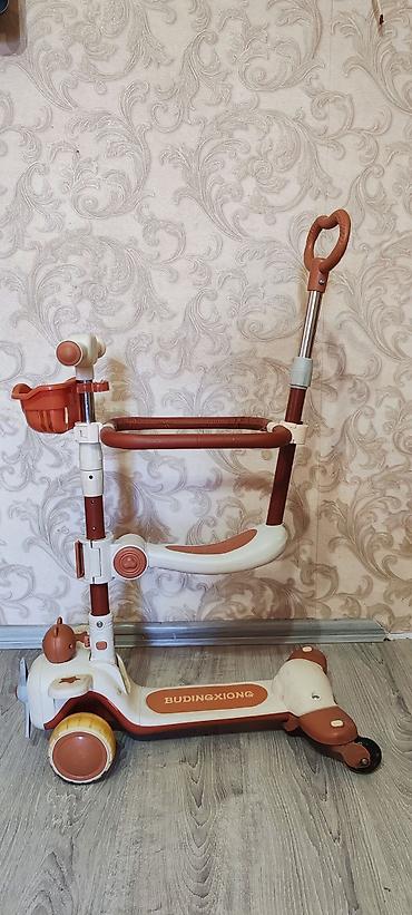 Uşaqlar üçün digər mallar: Oturacaqlı, qoruyucu, işıq ve musiqili skuter Satılır. Əla vəziyyətdə — 2