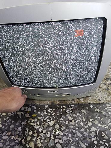 Televizorlar: Philips CRT televizor - Ekran: təxminən 14–15 düymlük əyri CRT ekran — 3