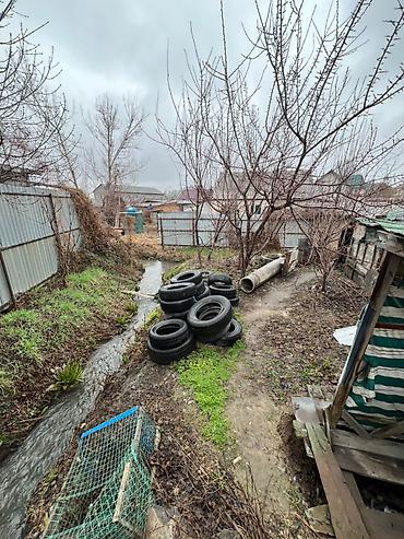 Продажа коттеджей и домов: 🏡 Продается уютный двухэтажный Дом в ж/м Ак-Тилек! 📐 Площадь дома — 5