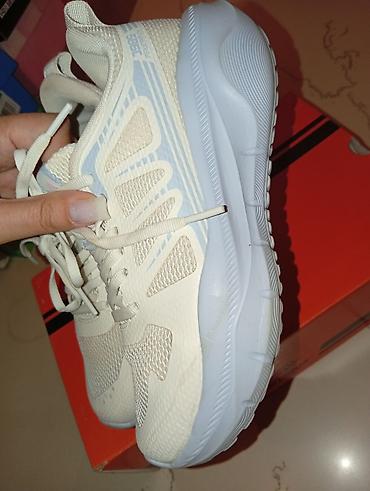 nike tech flecce: Лёгкие спортивные кроссовки, белые с голубыми акцентами. - Верх — 3