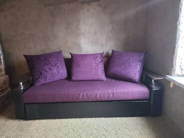 встроенная мебель диван: Цвет - Фиолетовый, Б/у