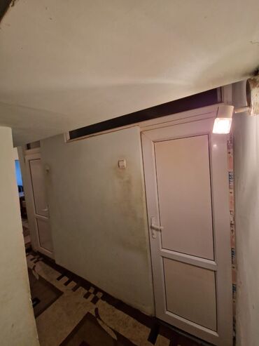 Kommersiya daşınmaz əmlakının satışı: Satılır: 1 mərtəbəli binanın altında yerləşən, ayrıca girişi olan — 7