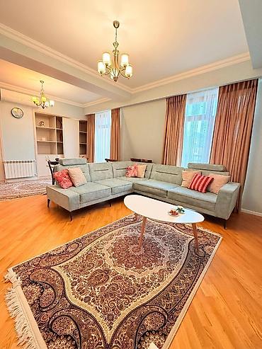 divanlarin temiri: İcarəyə verilir 5 otaqlı yeni tikili 212 m², Ağ şəhər q. Kateqoriya — 1