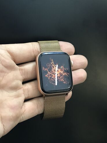 куплю apple watch: Срочно Apple Watch 4 44mm На экране есть царапинки В комплекте